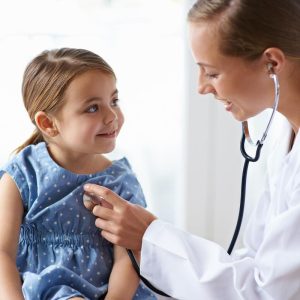Pediatri: ogni anno 100mila bambini ricoverati in reparti per adulti